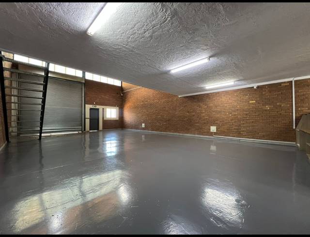 304M² WAREHOUSE TO LET IN HENNOPSPARK